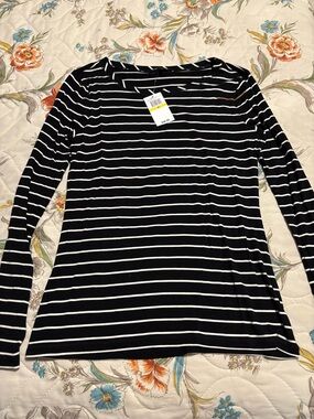 NWT women’s M Cable & Gauge top